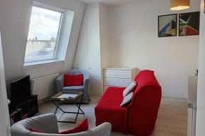 Charming 2 rooms in front of the Square Montholon